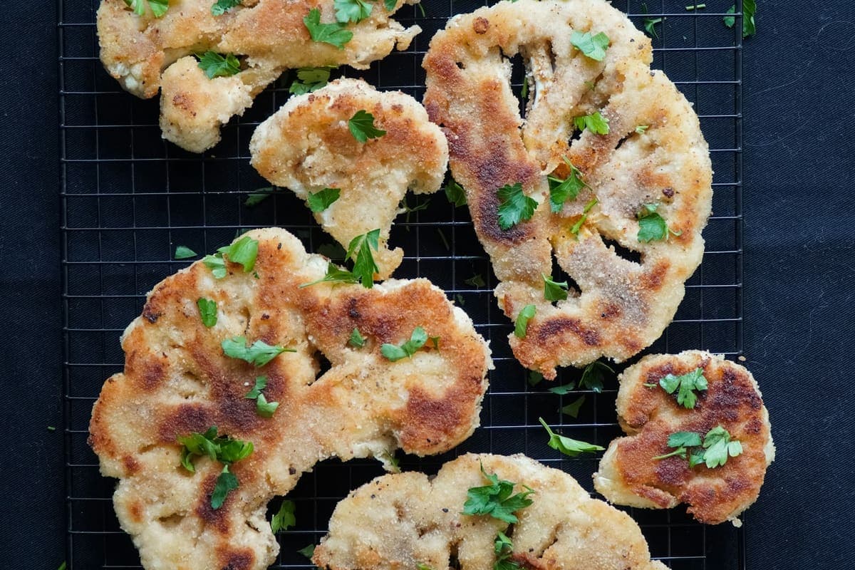 Vegetarische schnitzel met gebakken aardappelen
